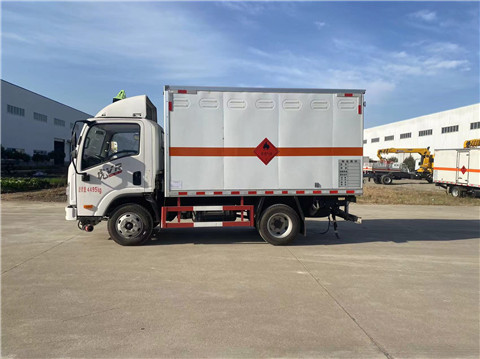 ���3.4���{��Һ����ƿ�\ݔ܇