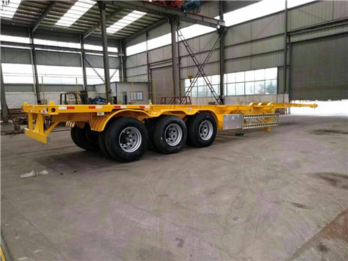 危險(xiǎn)品罐箱骨架運(yùn)輸半掛車 (4).jpg